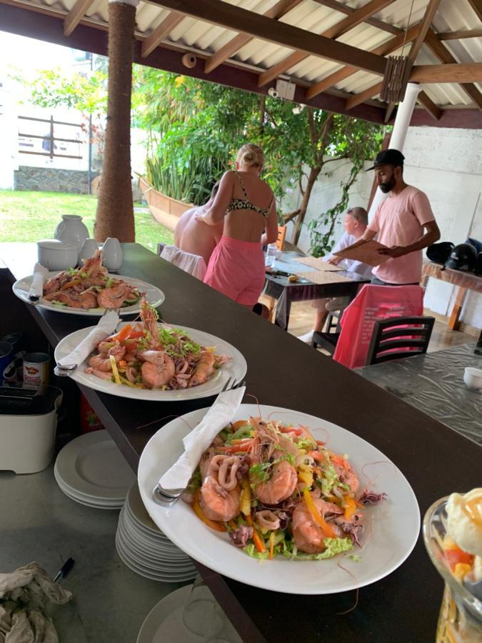 Bed and Breakfast Ceylon Surf Guest&Restaurant à Weligama Extérieur photo