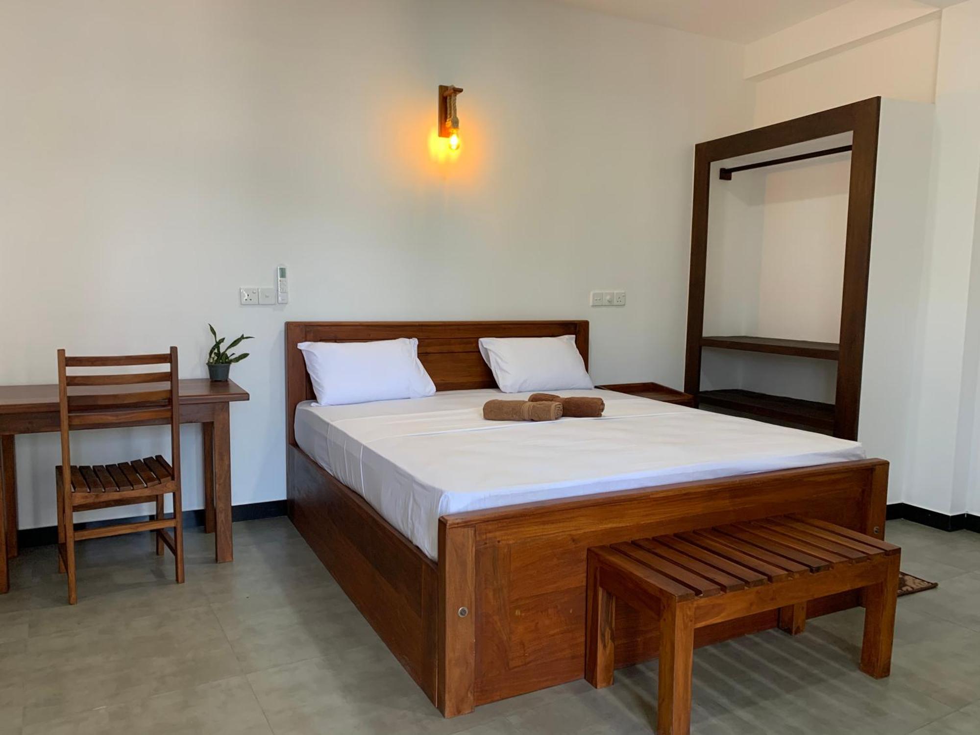 Bed and Breakfast Ceylon Surf Guest&Restaurant à Weligama Extérieur photo