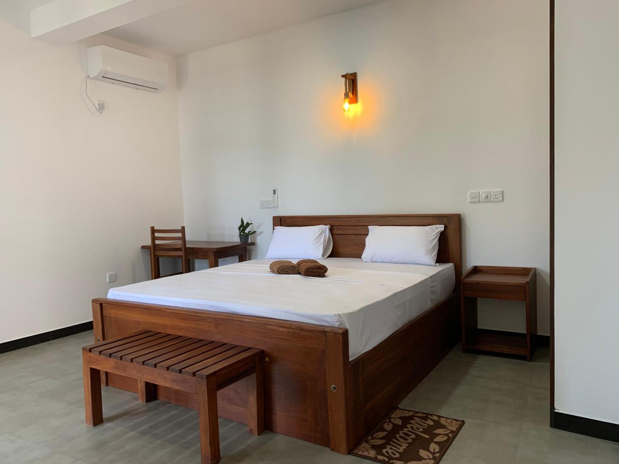 Bed and Breakfast Ceylon Surf Guest&Restaurant à Weligama Extérieur photo