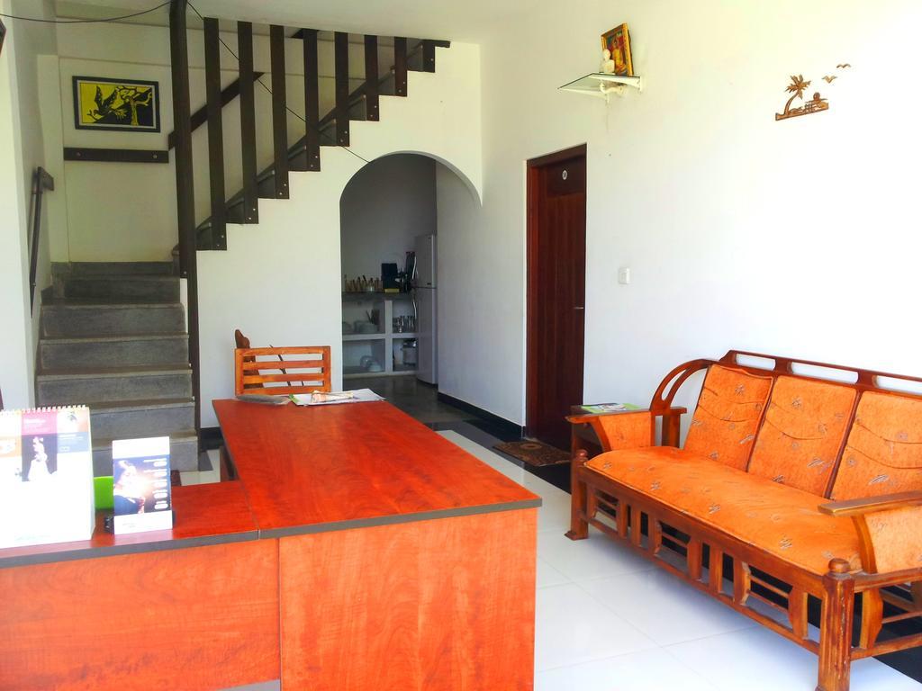 Bed and Breakfast Ceylon Surf Guest&Restaurant à Weligama Extérieur photo
