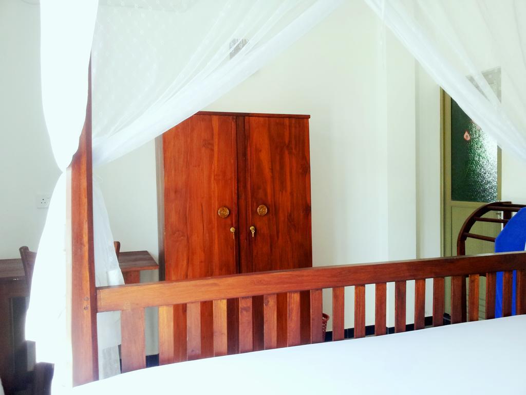 Bed and Breakfast Ceylon Surf Guest&Restaurant à Weligama Chambre photo