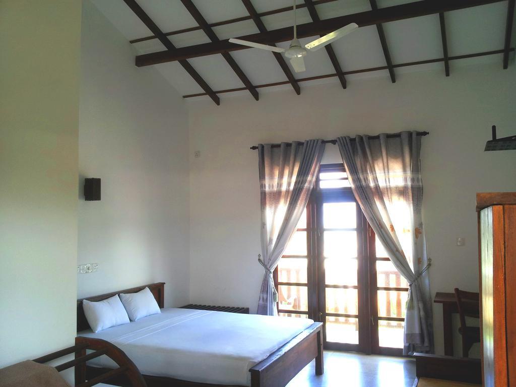 Bed and Breakfast Ceylon Surf Guest&Restaurant à Weligama Chambre photo