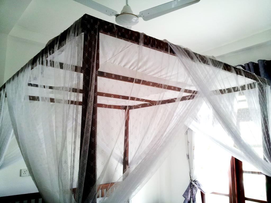 Bed and Breakfast Ceylon Surf Guest&Restaurant à Weligama Chambre photo